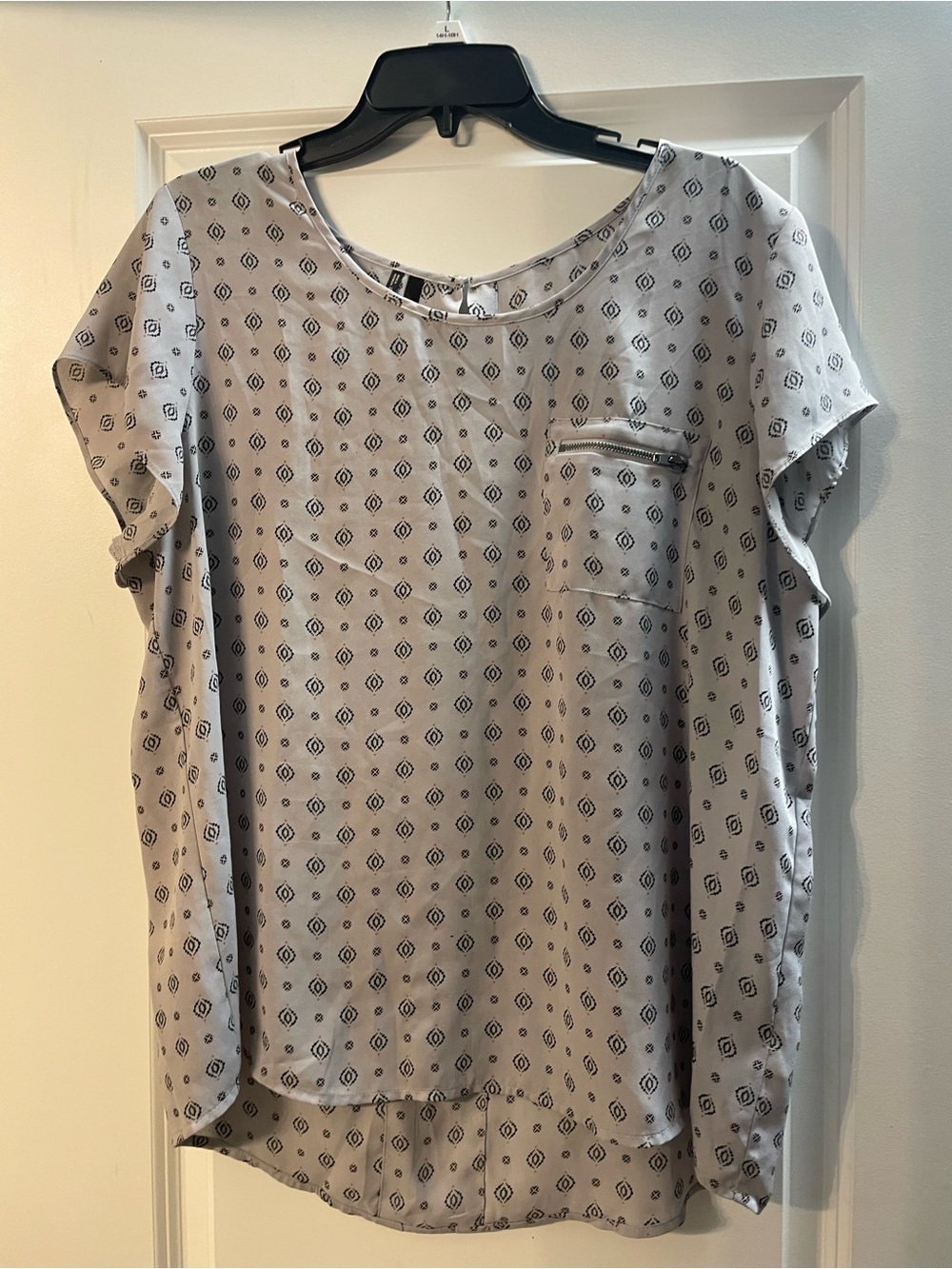 Maurices Light Gray Printed Short-Sleeve Blouse with Pocket